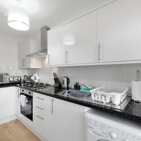Pinewood Studios, Iver Slough Heathrow 1 & 2 Bedroom Apartments With Parking By Arista Living Eksteriør billede