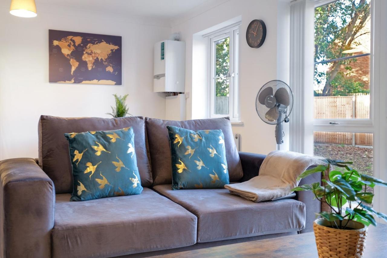 Pinewood Studios, Iver Slough Heathrow 1 & 2 Bedroom Apartments With Parking By Arista Living Eksteriør billede