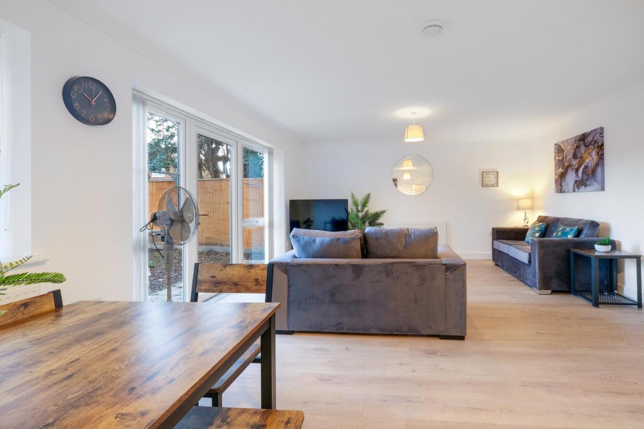 Pinewood Studios, Iver Slough Heathrow 1 & 2 Bedroom Apartments With Parking By Arista Living Eksteriør billede