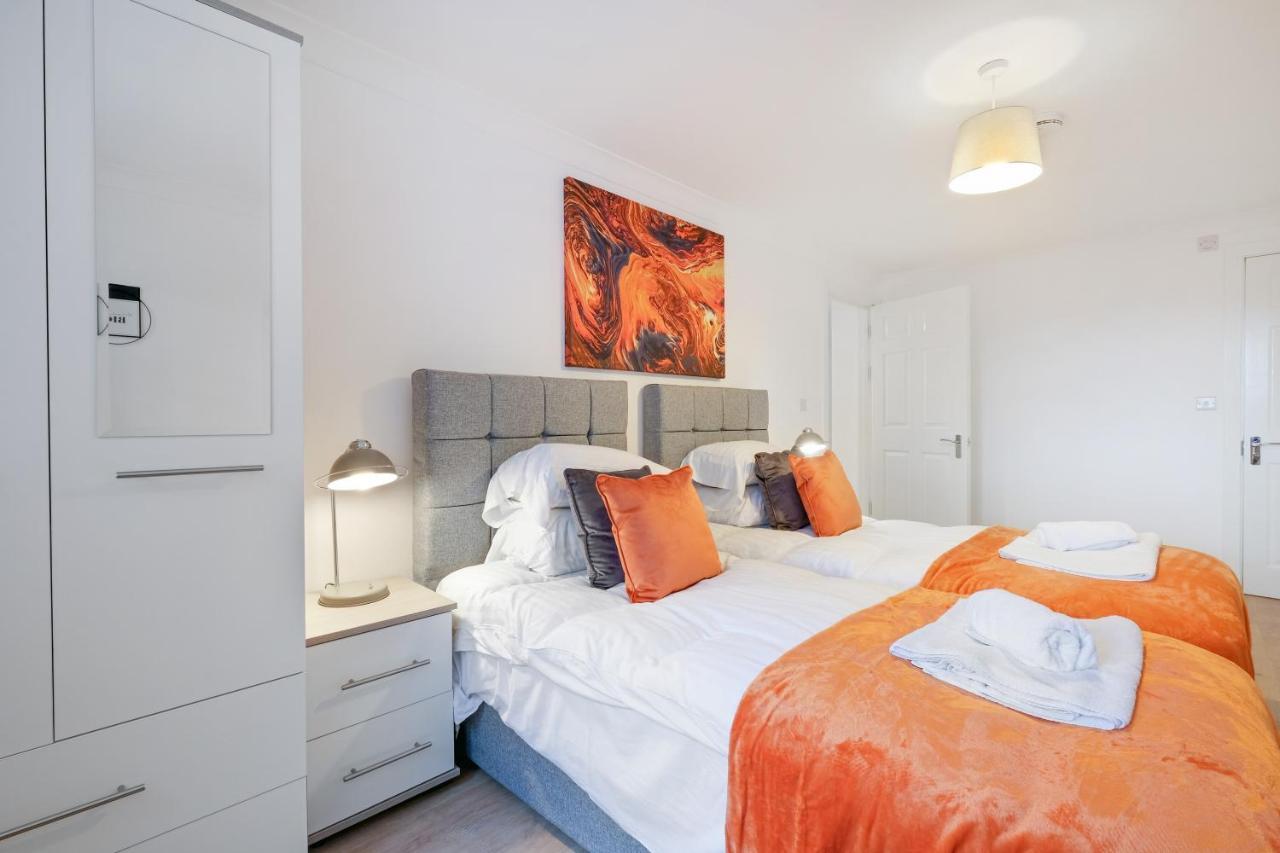 Pinewood Studios, Iver Slough Heathrow 1 & 2 Bedroom Apartments With Parking By Arista Living Eksteriør billede