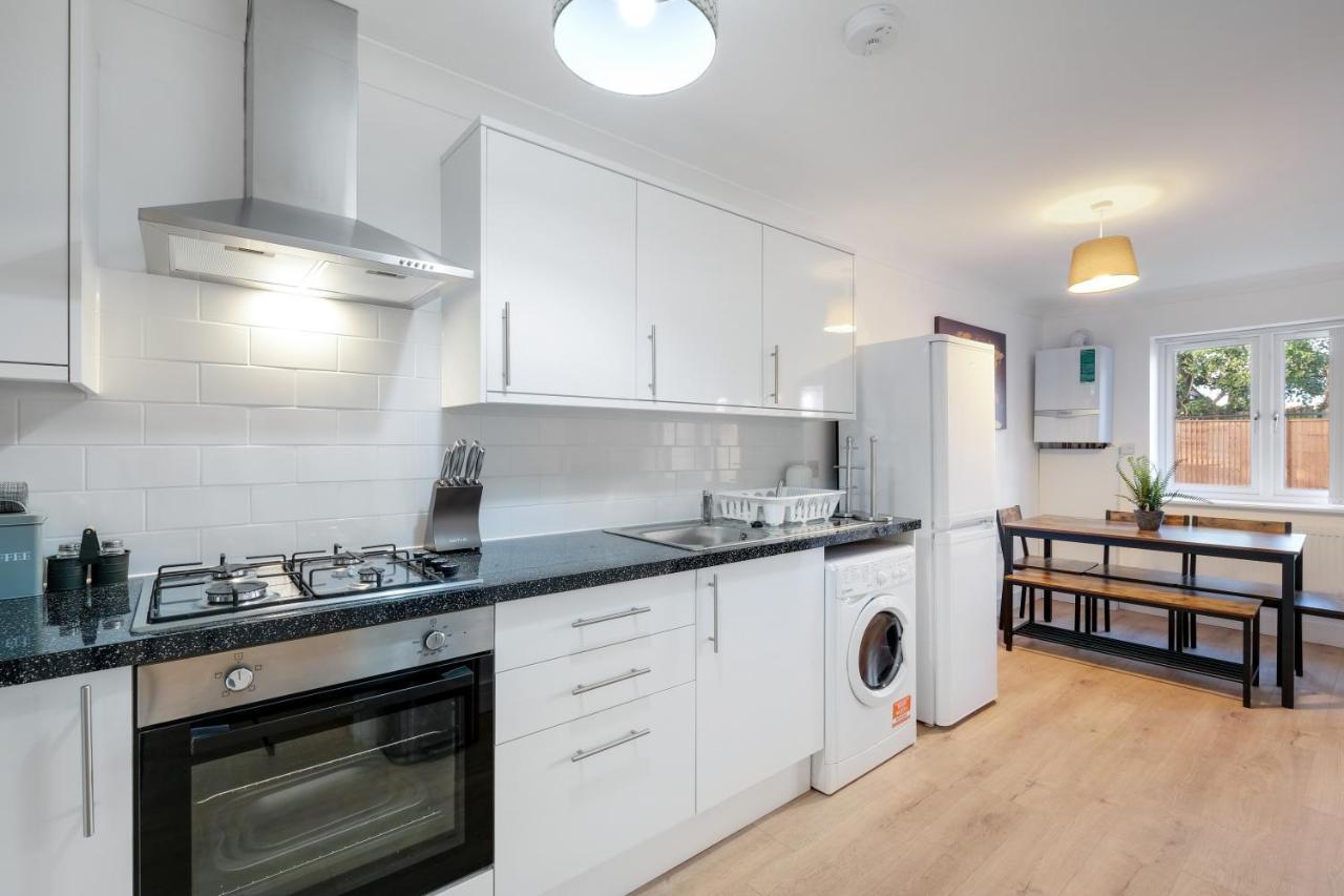 Pinewood Studios, Iver Slough Heathrow 1 & 2 Bedroom Apartments With Parking By Arista Living Eksteriør billede