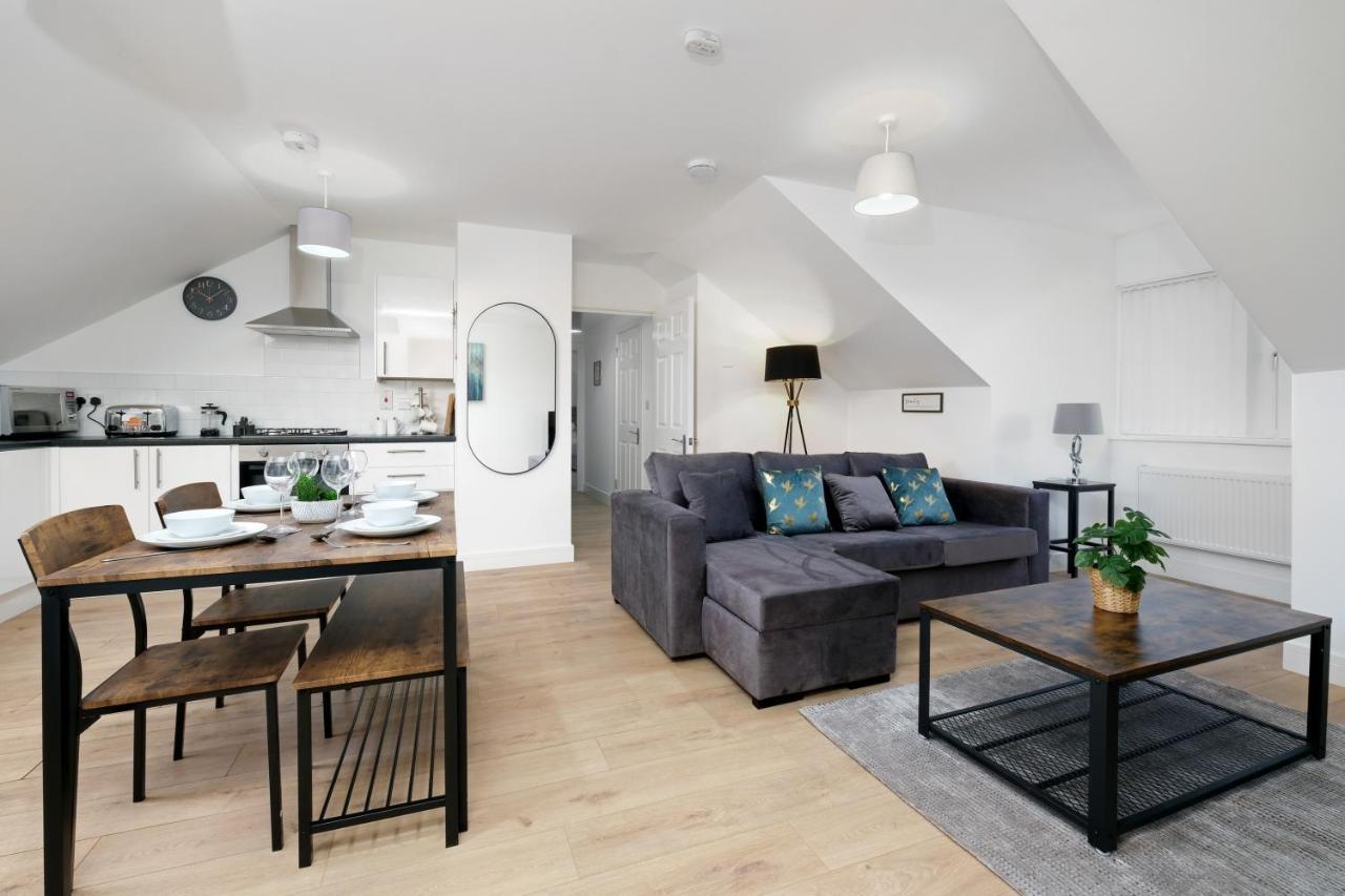 Pinewood Studios, Iver Slough Heathrow 1 & 2 Bedroom Apartments With Parking By Arista Living Eksteriør billede