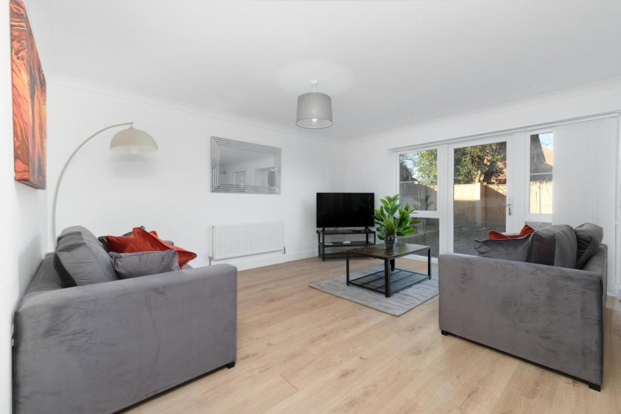 Pinewood Studios, Iver Slough Heathrow 1 & 2 Bedroom Apartments With Parking By Arista Living Eksteriør billede