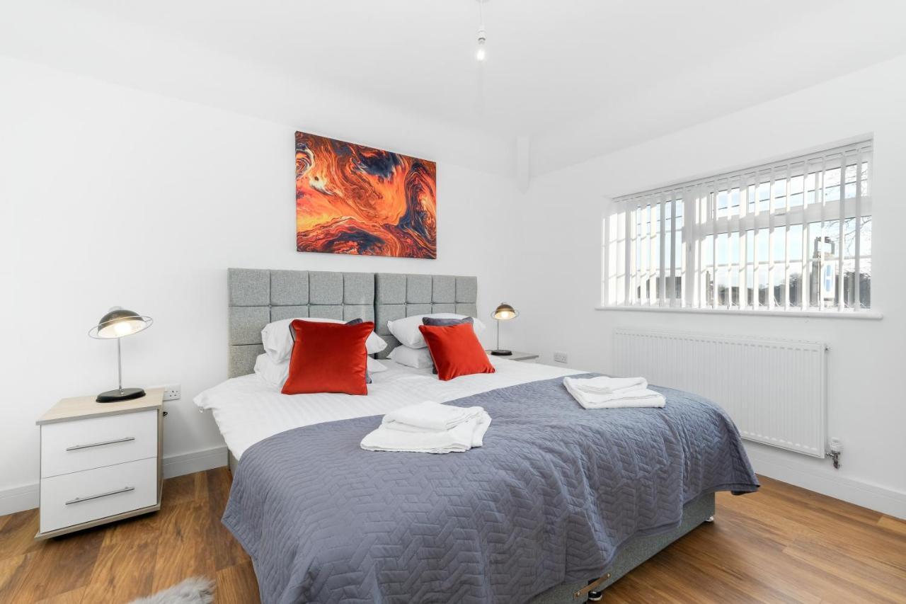 Pinewood Studios, Iver Slough Heathrow 1 & 2 Bedroom Apartments With Parking By Arista Living Eksteriør billede