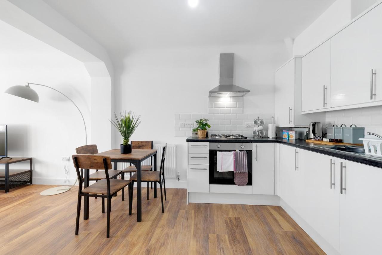 Pinewood Studios, Iver Slough Heathrow 1 & 2 Bedroom Apartments With Parking By Arista Living Eksteriør billede