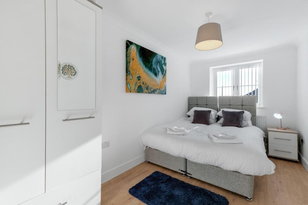 Pinewood Studios, Iver Slough Heathrow 1 & 2 Bedroom Apartments With Parking By Arista Living Eksteriør billede