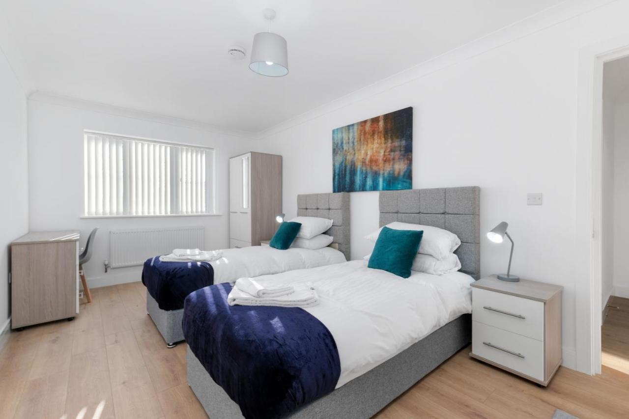 Pinewood Studios, Iver Slough Heathrow 1 & 2 Bedroom Apartments With Parking By Arista Living Eksteriør billede