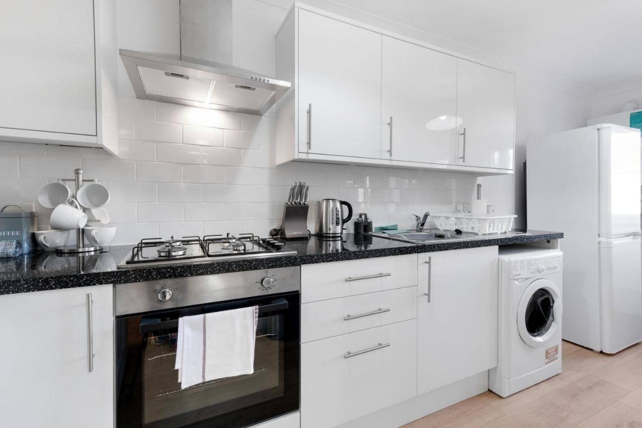Pinewood Studios, Iver Slough Heathrow 1 & 2 Bedroom Apartments With Parking By Arista Living Eksteriør billede