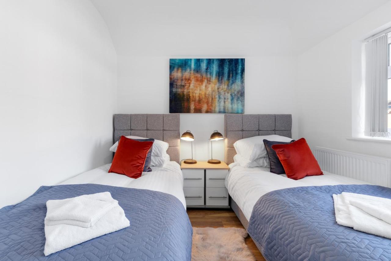 Pinewood Studios, Iver Slough Heathrow 1 & 2 Bedroom Apartments With Parking By Arista Living Eksteriør billede