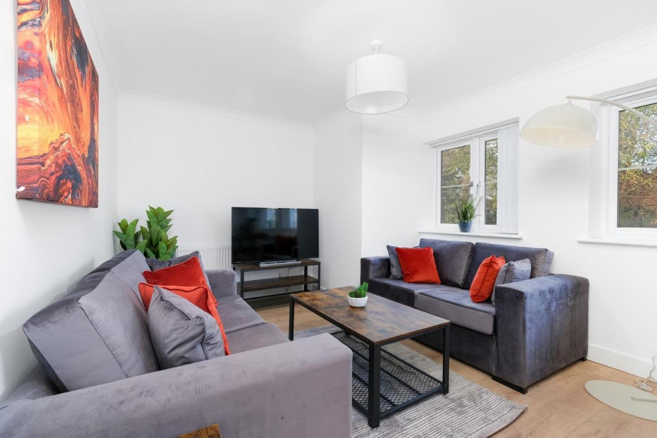 Pinewood Studios, Iver Slough Heathrow 1 & 2 Bedroom Apartments With Parking By Arista Living Eksteriør billede