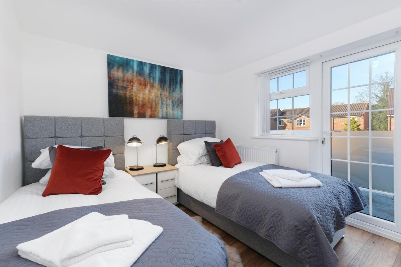 Pinewood Studios, Iver Slough Heathrow 1 & 2 Bedroom Apartments With Parking By Arista Living Eksteriør billede