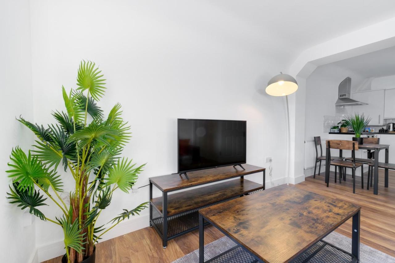 Pinewood Studios, Iver Slough Heathrow 1 & 2 Bedroom Apartments With Parking By Arista Living Eksteriør billede