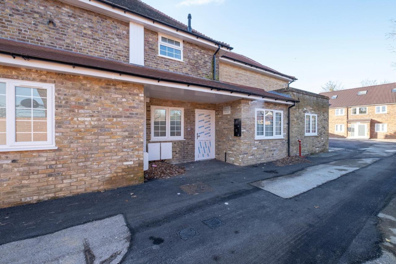 Pinewood Studios, Iver Slough Heathrow 1 & 2 Bedroom Apartments With Parking By Arista Living Eksteriør billede