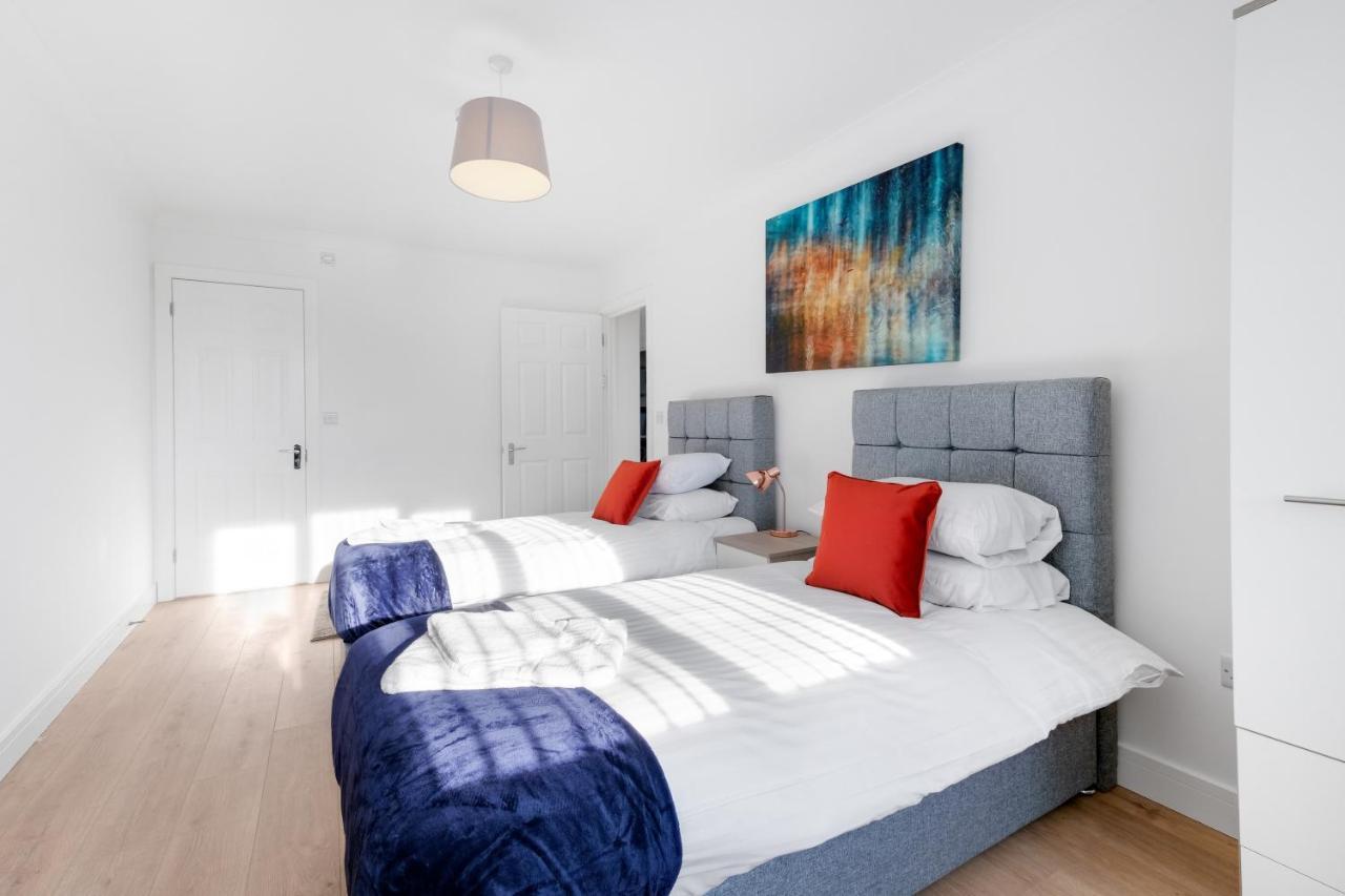 Pinewood Studios, Iver Slough Heathrow 1 & 2 Bedroom Apartments With Parking By Arista Living Eksteriør billede