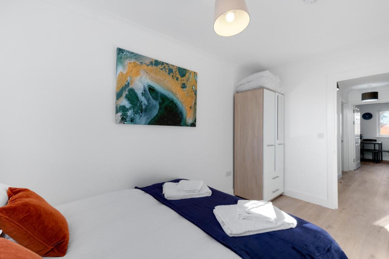 Pinewood Studios, Iver Slough Heathrow 1 & 2 Bedroom Apartments With Parking By Arista Living Eksteriør billede