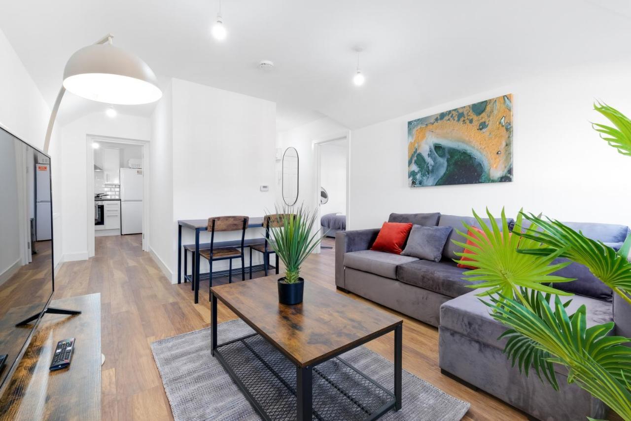 Pinewood Studios, Iver Slough Heathrow 1 & 2 Bedroom Apartments With Parking By Arista Living Eksteriør billede