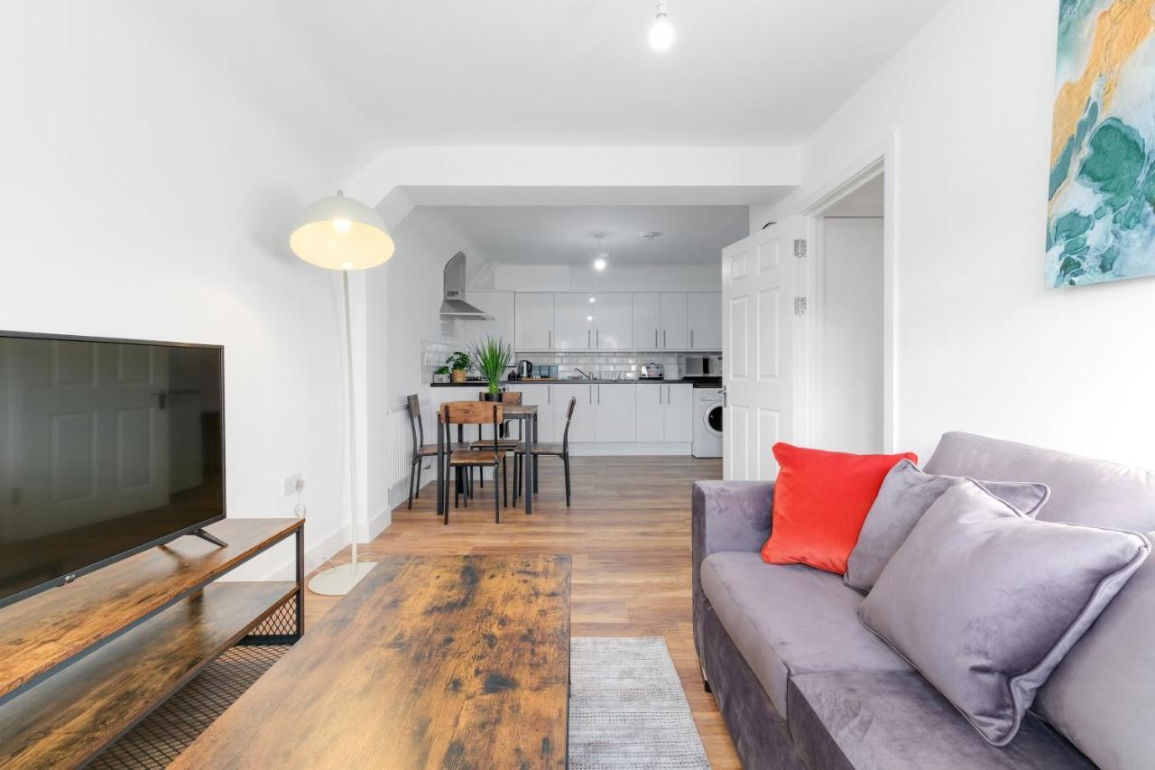 Pinewood Studios, Iver Slough Heathrow 1 & 2 Bedroom Apartments With Parking By Arista Living Eksteriør billede