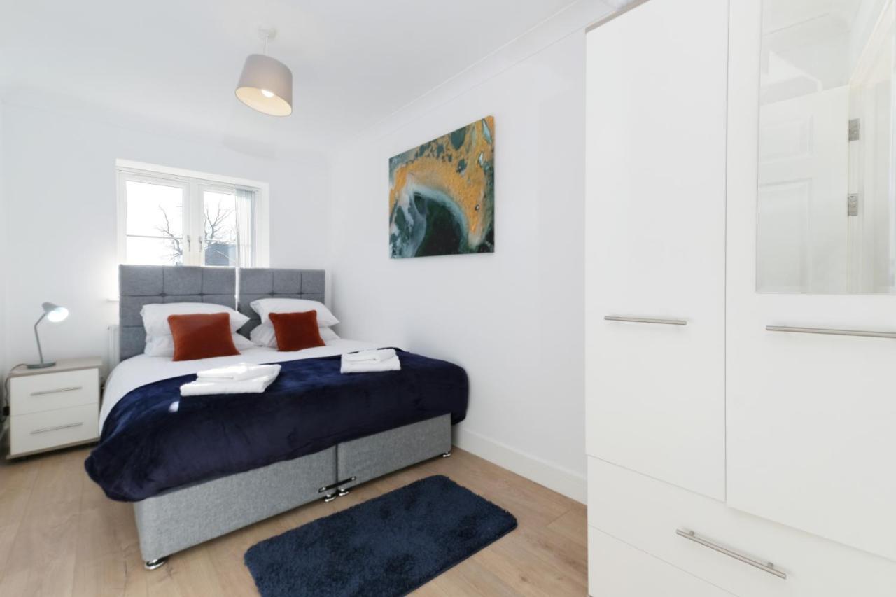 Pinewood Studios, Iver Slough Heathrow 1 & 2 Bedroom Apartments With Parking By Arista Living Eksteriør billede
