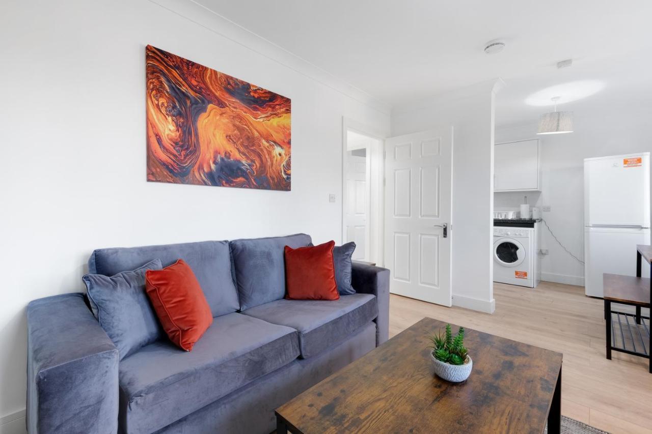 Pinewood Studios, Iver Slough Heathrow 1 & 2 Bedroom Apartments With Parking By Arista Living Eksteriør billede