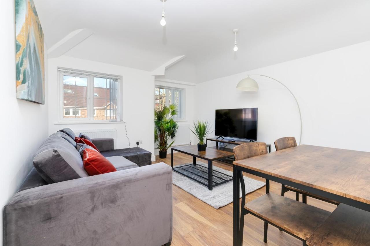 Pinewood Studios, Iver Slough Heathrow 1 & 2 Bedroom Apartments With Parking By Arista Living Eksteriør billede