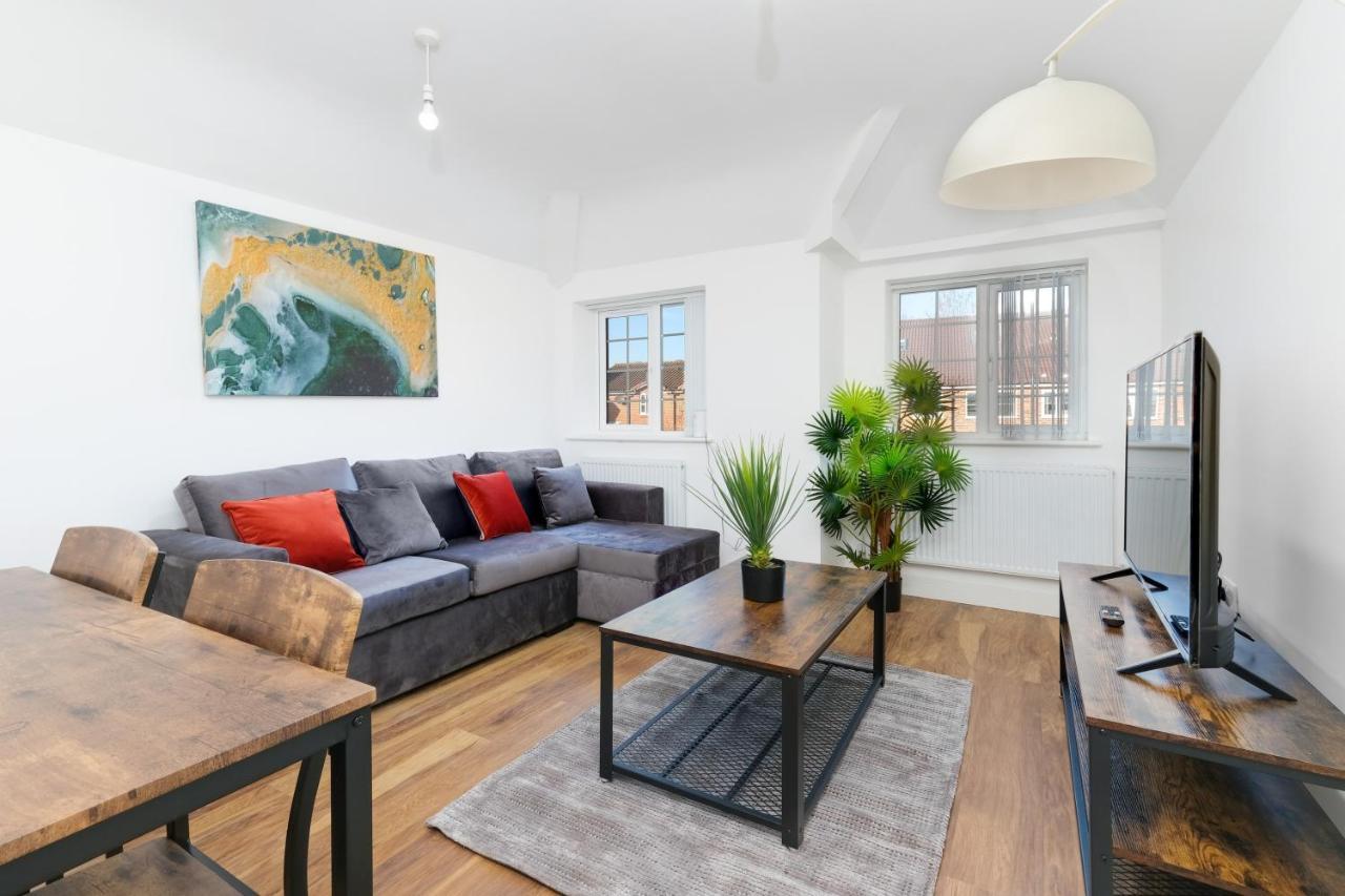 Pinewood Studios, Iver Slough Heathrow 1 & 2 Bedroom Apartments With Parking By Arista Living Eksteriør billede